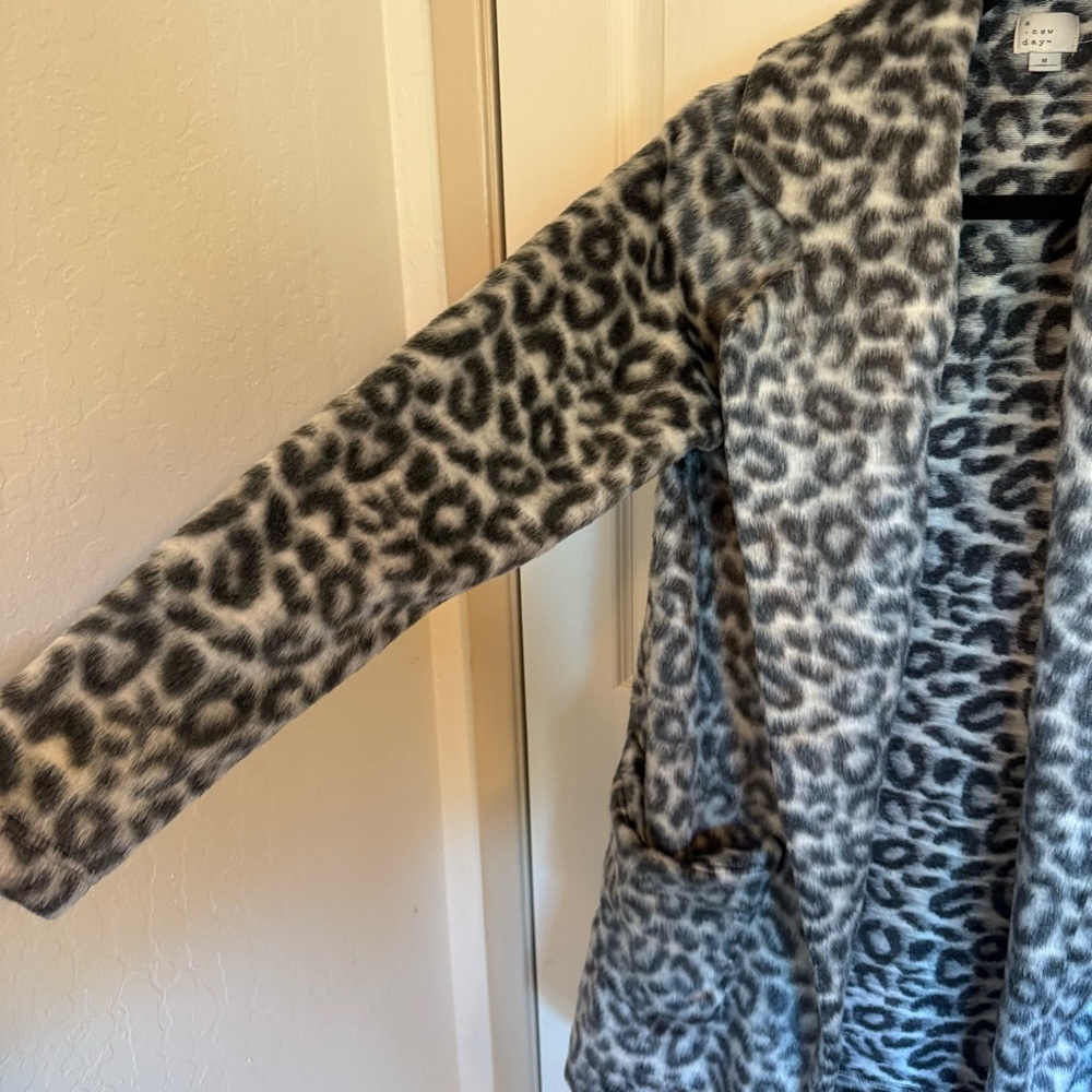 A New Day Women’s Leopard Print Women's Trench Coat with Pockets - Size S - Picture 4 of 8